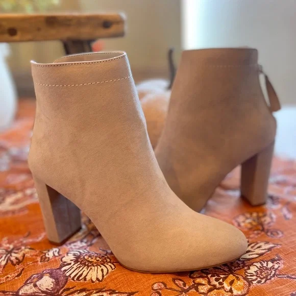 Woman’s Taupe faux suede ankle booties - Picture 4 of 5